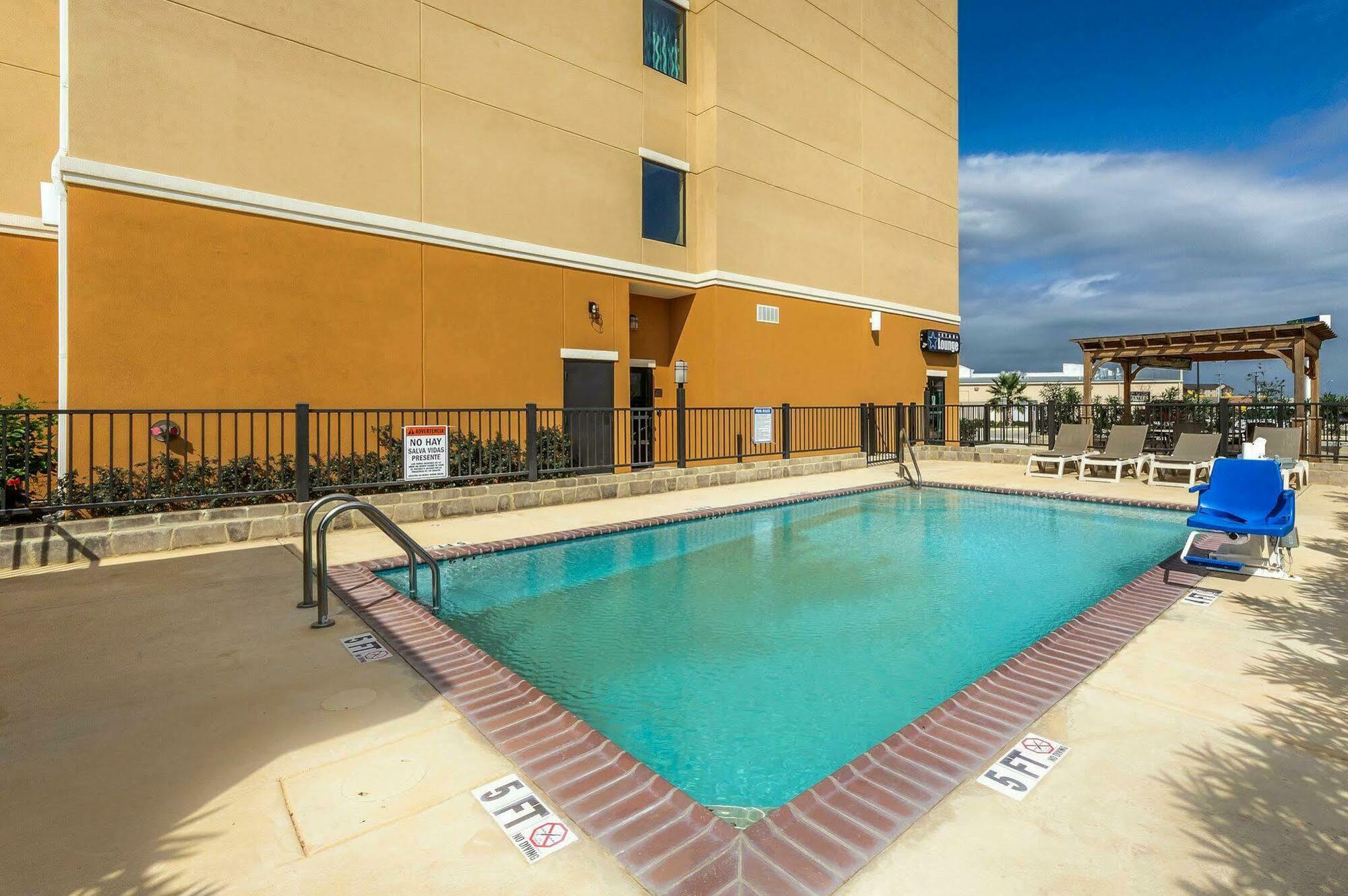 Comfort Suites Cotulla Near I-35 Екстериор снимка